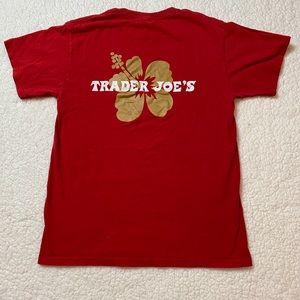trader joes t shirt red size medium